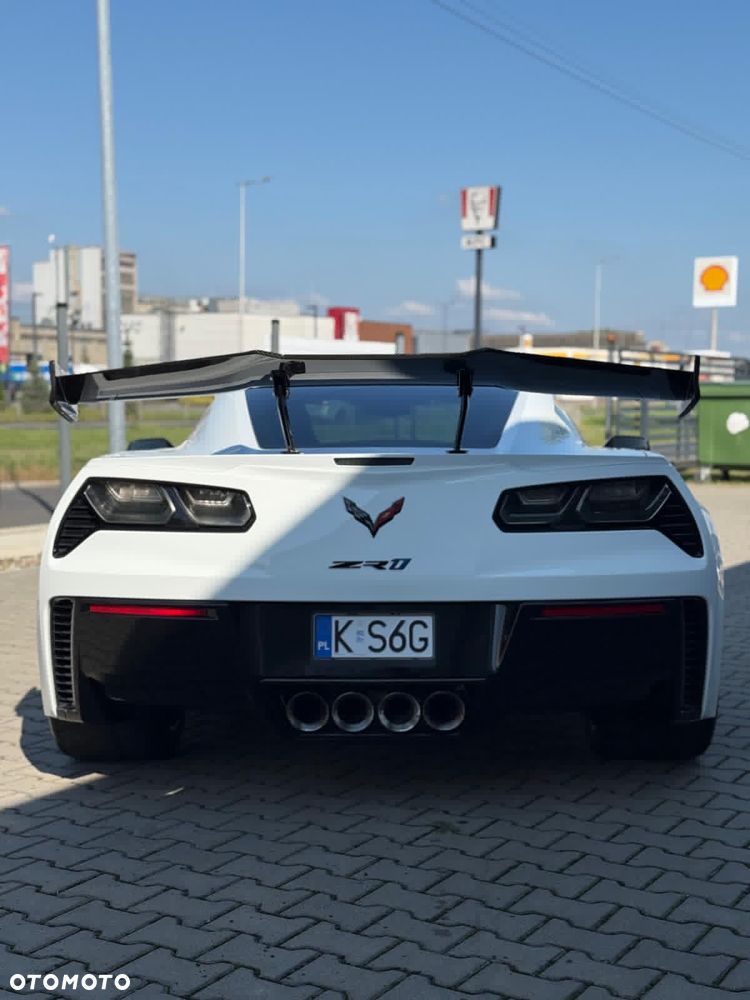 Chevrolet Corvette - 12
