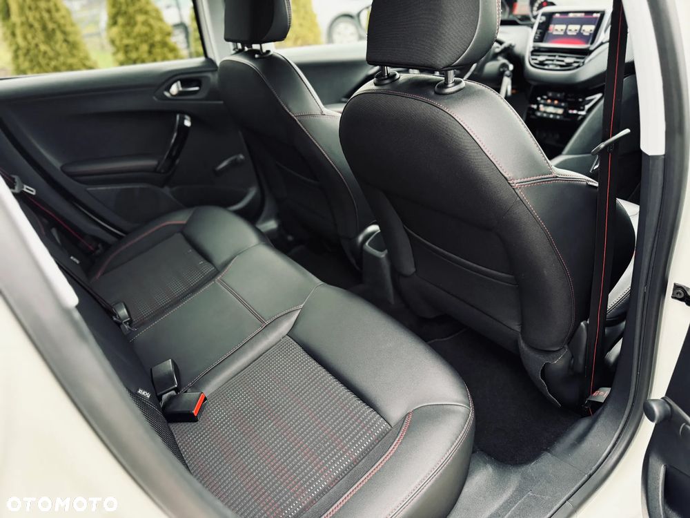 Peugeot 208 PureTech 110 Stop & Start Allure - 17