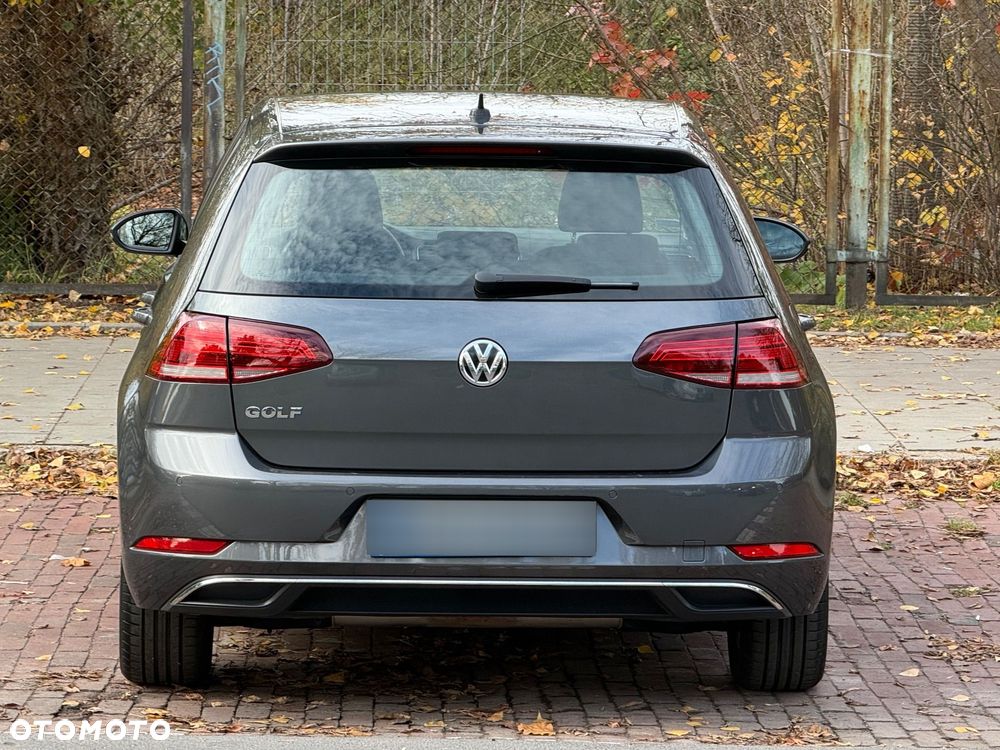 Volkswagen Golf - 6