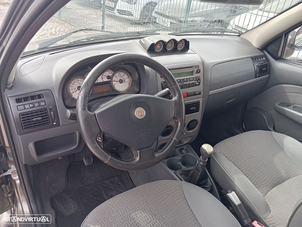 Fiat Strada Adventure - 12