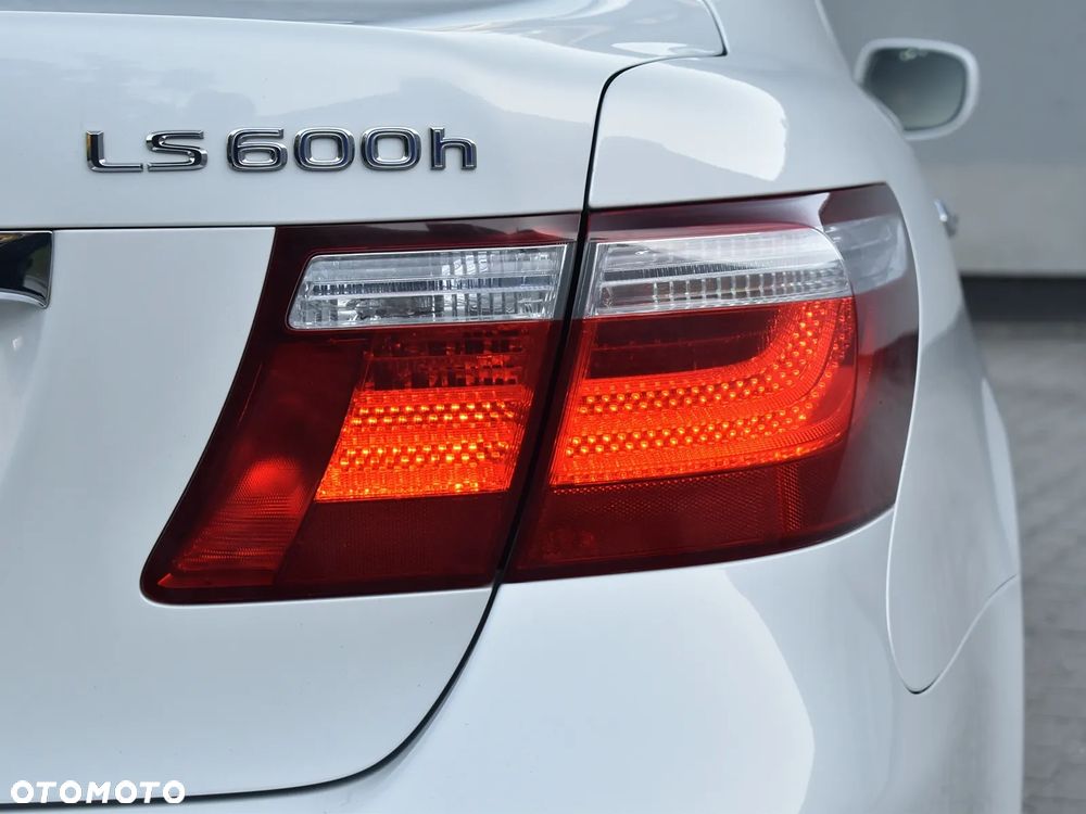 Lexus LS 600h Superior - 40