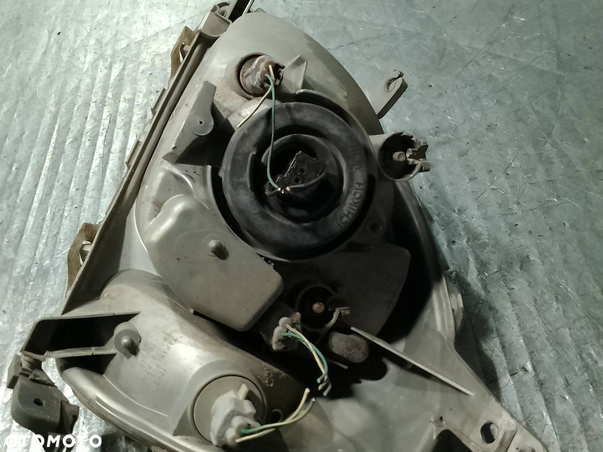 LAMPA PRZÓD PRAWA TOYOTA YARIS I ( 99-05 ) - 5