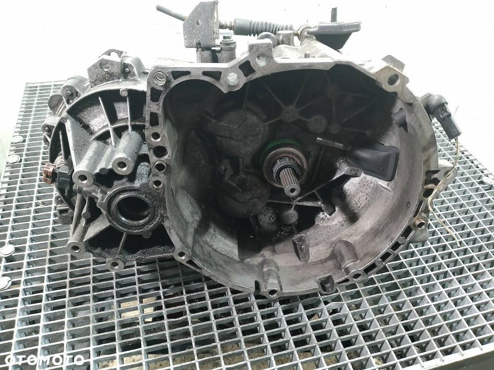 SKRZYNIA BIEGÓW MANUALNA MITSUBISHI SPACE STAR I ( 98-04 ) 1.9 D - 7