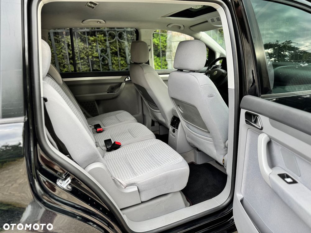 Volkswagen Touran 1.9 TDI Conceptline DSG - 9