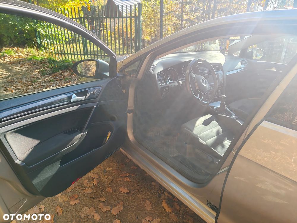 Volkswagen Golf - 22
