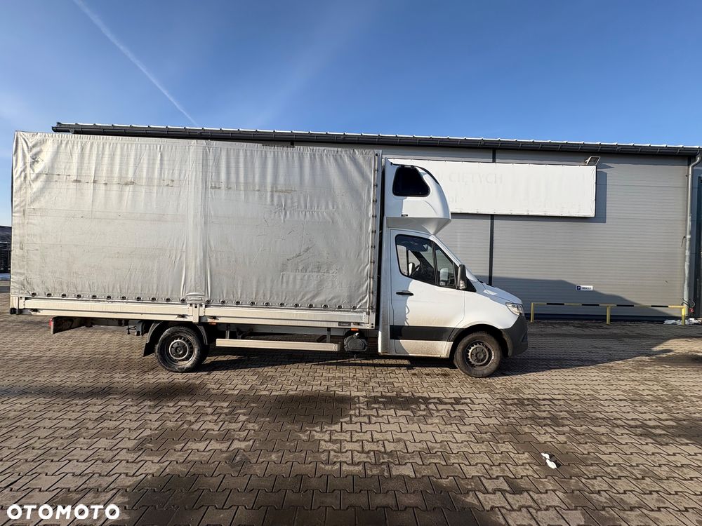 Mercedes-Benz Sprinter - 2