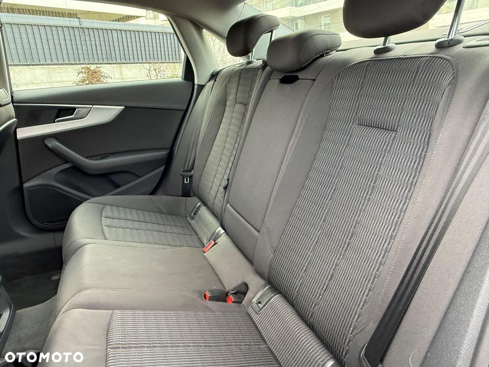 Audi A4 Limousine - 13