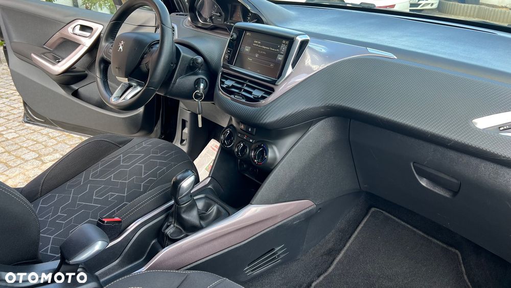 Peugeot 2008 1.2 Pure Tech Style - 19