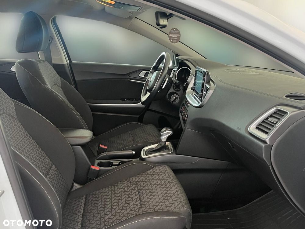 Kia Ceed - 13