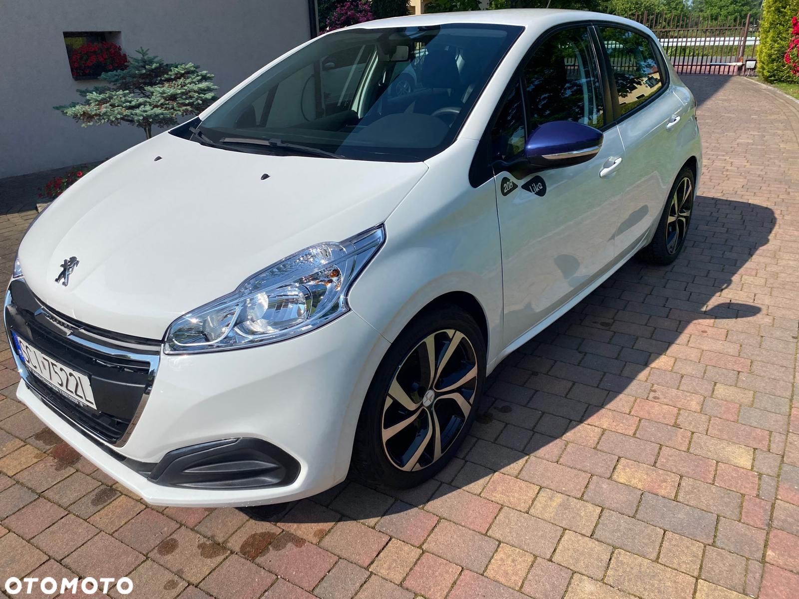 Peugeot 208 - 1