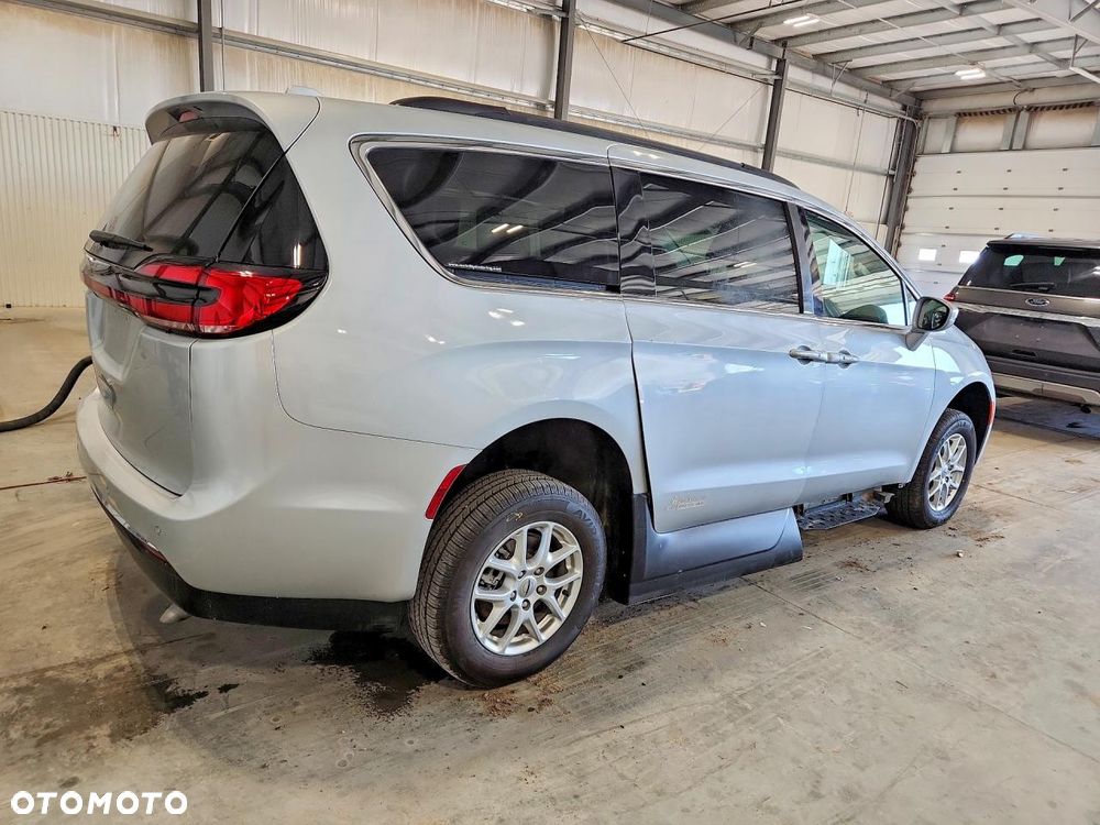 Chrysler Pacifica - 4
