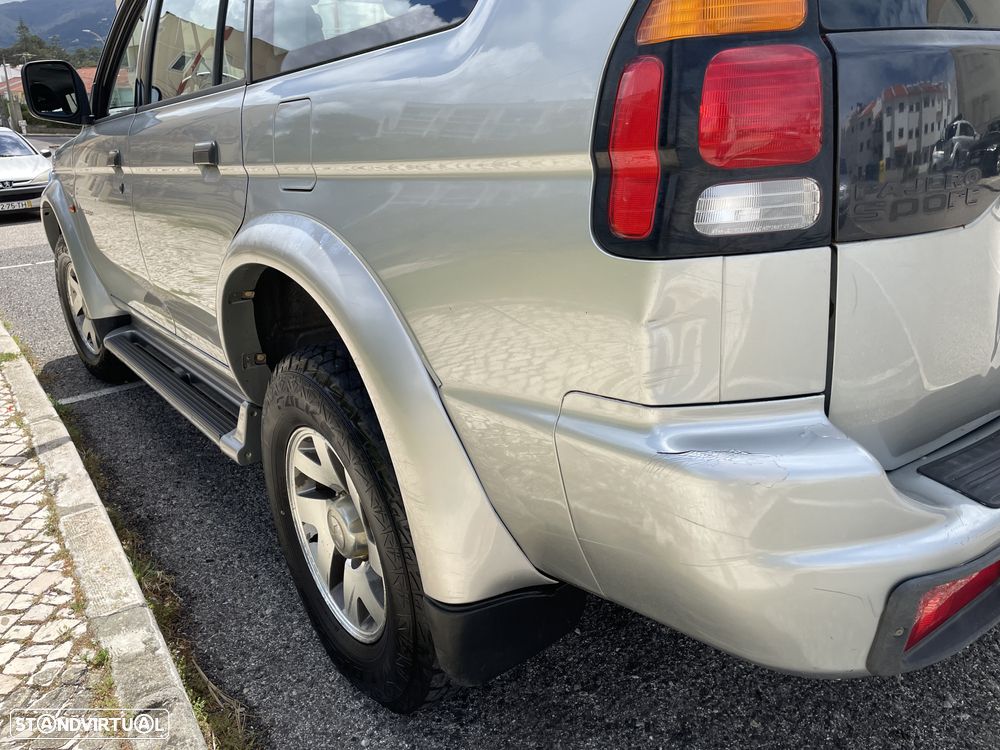 Mitsubishi Pajero Sport 2.5 TD GLS - 6