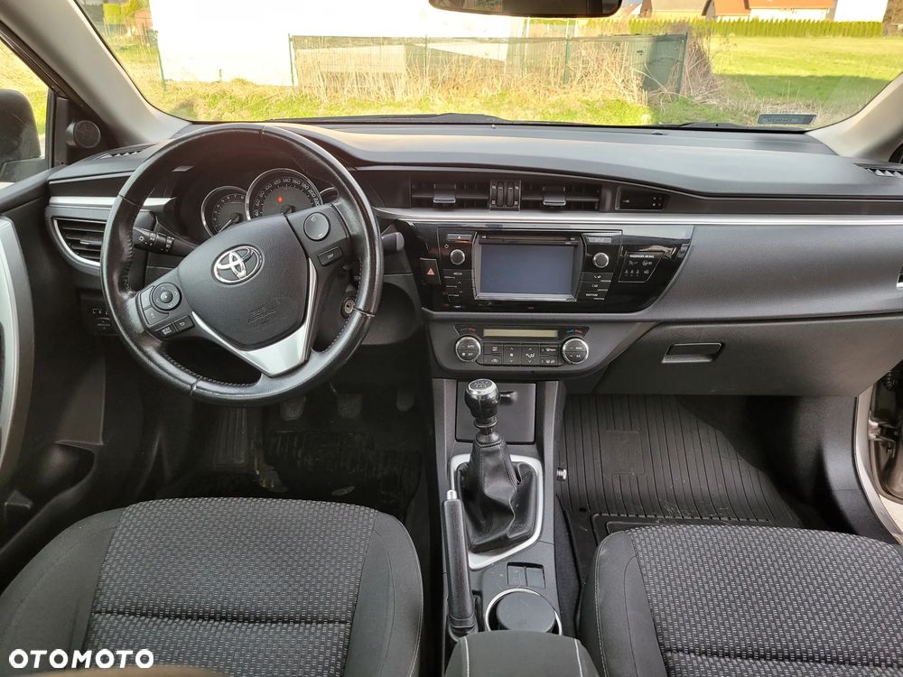 Toyota Corolla 1.6 Premium + - 11