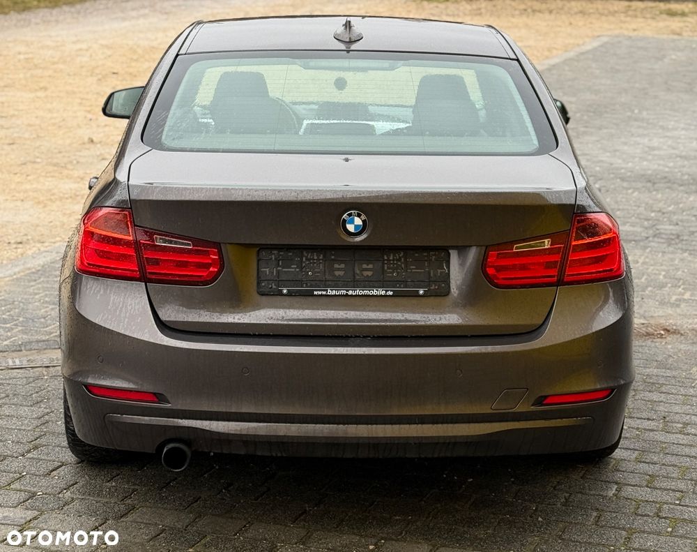 BMW Seria 3 320i xDrive - 33