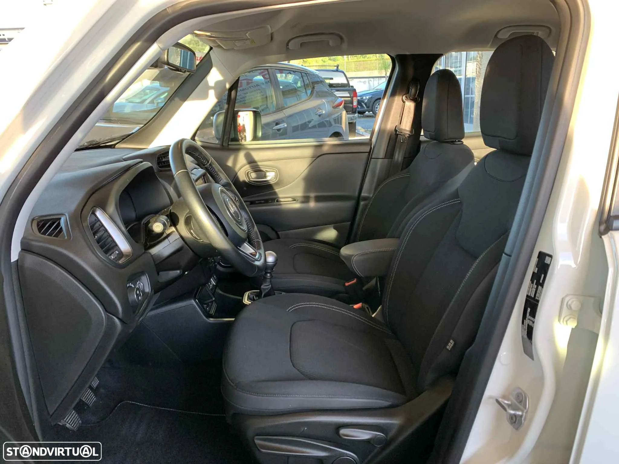 Jeep Renegade 1.0 T Limited - 12