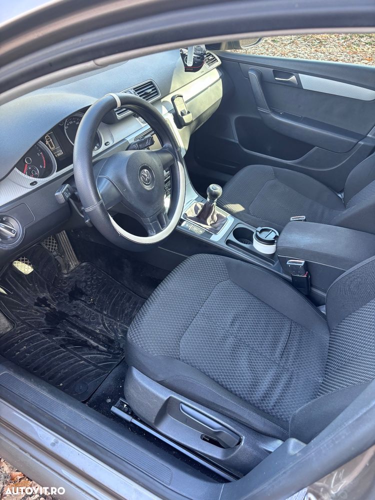 Volkswagen Passat Variant 2.0 TDI Blue TDI Comfortline - 5