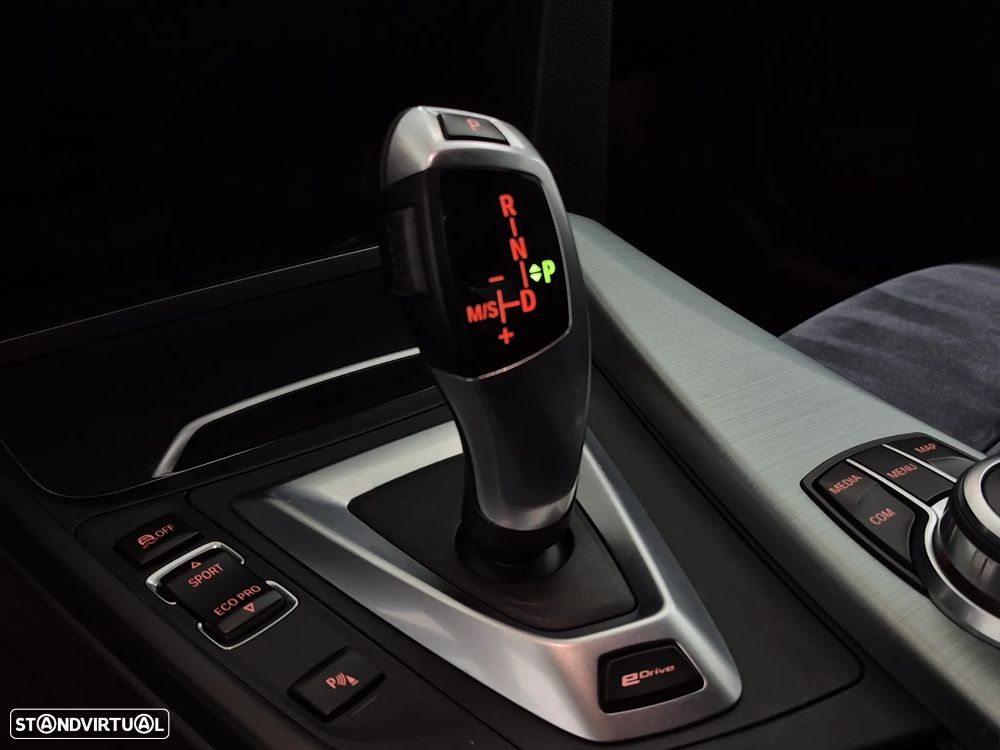 BMW 330 e iPerformance Pack M - 22