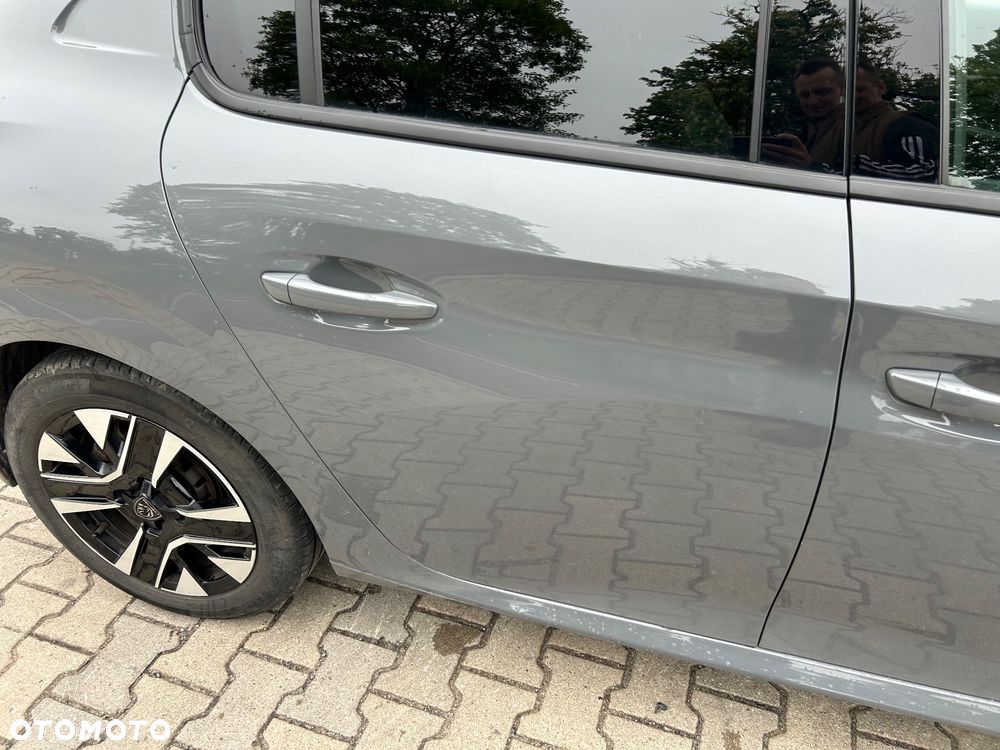 Peugeot 208 - 32