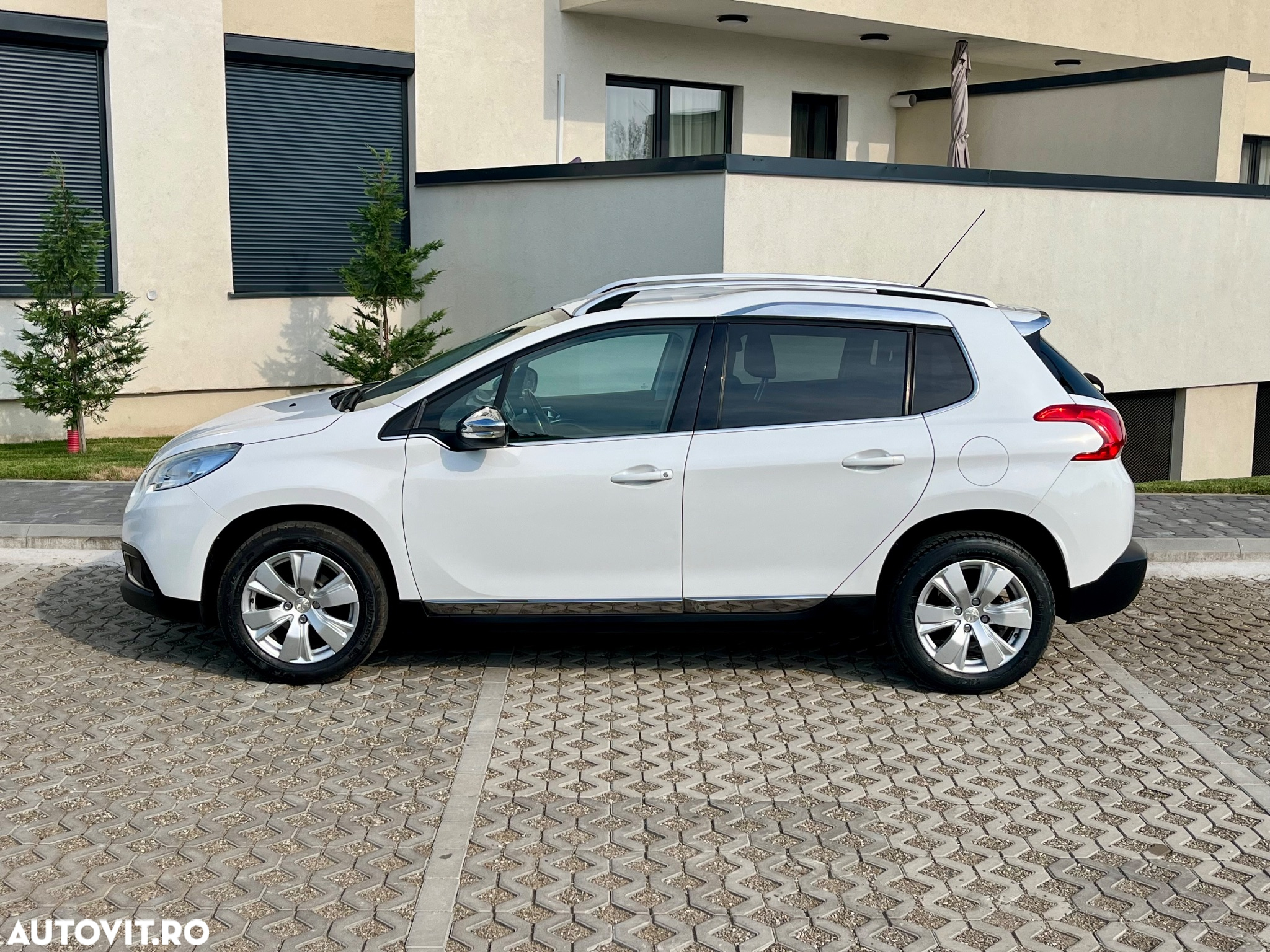 Peugeot 2008 - 9