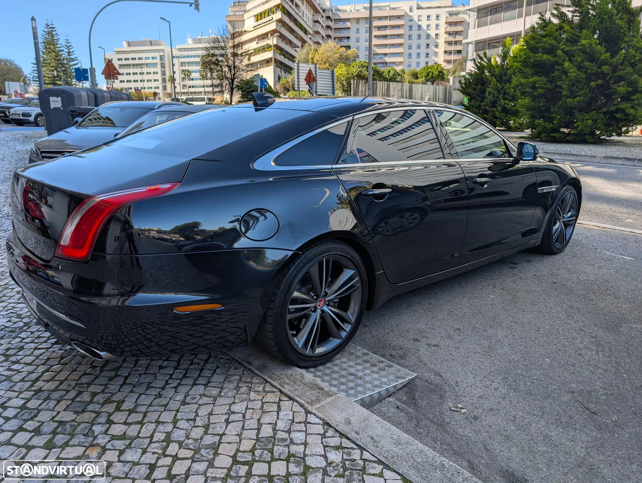 Jaguar XJ 3.0 D V6 LWB Autobiography J20 - 8