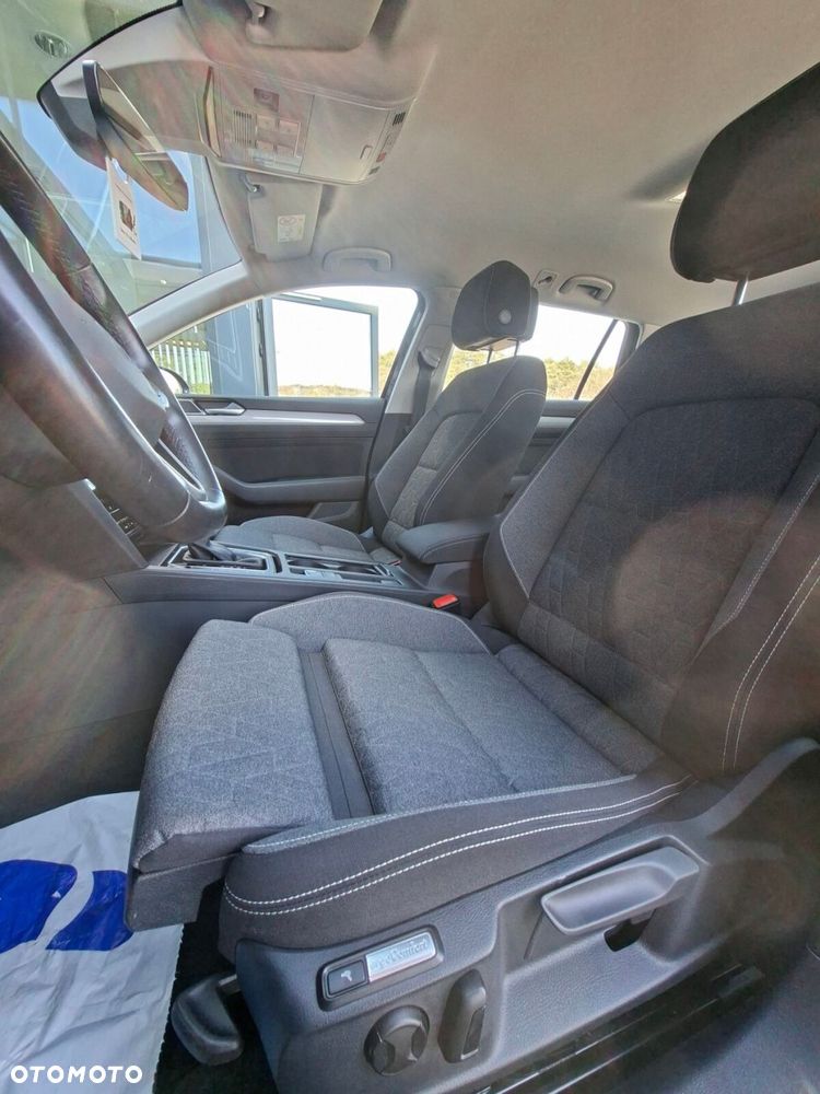 Volkswagen Passat - 11