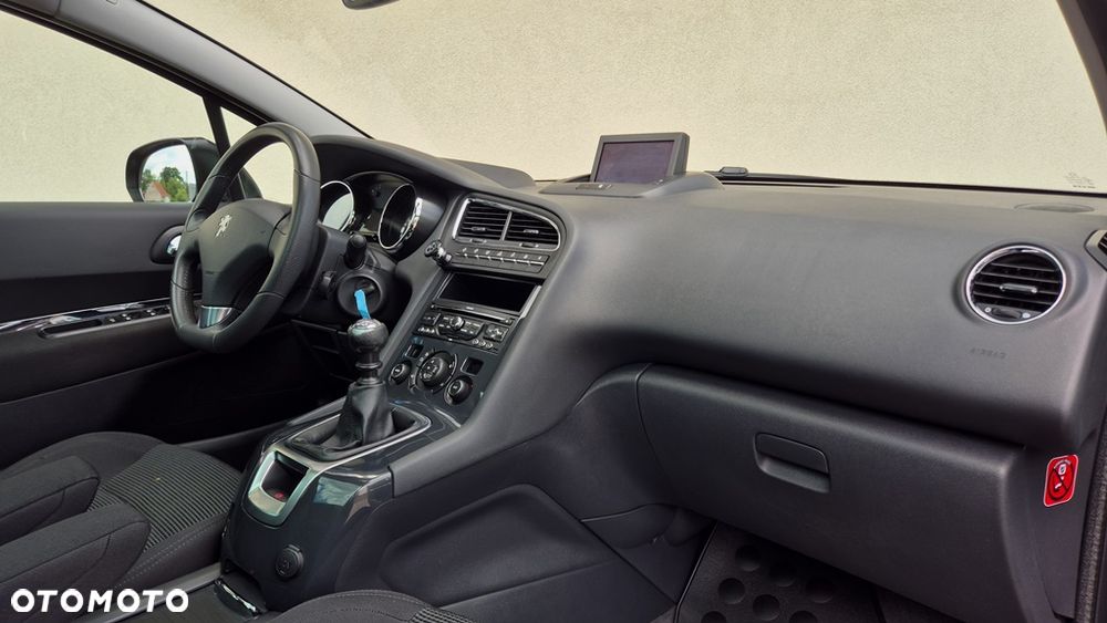 Peugeot 5008 2.0 HDi Premium + - 28