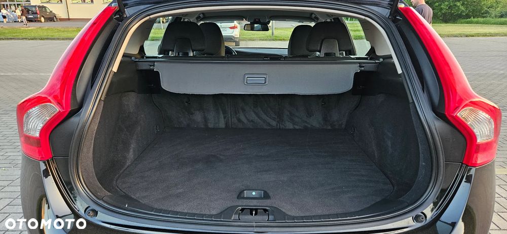Volvo V60 D2 Momentum - 14