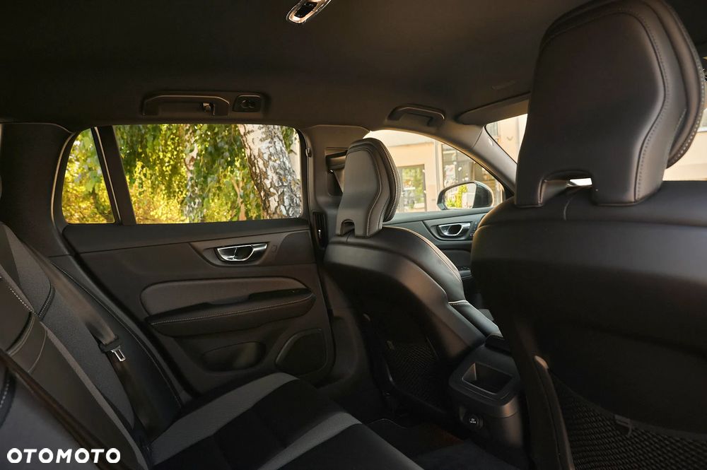 Volvo V60 D4 AWD Geartronic R-Design - 39