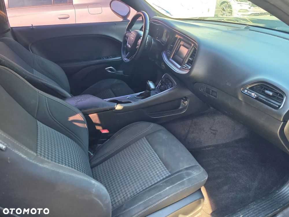 Dodge Challenger - 11