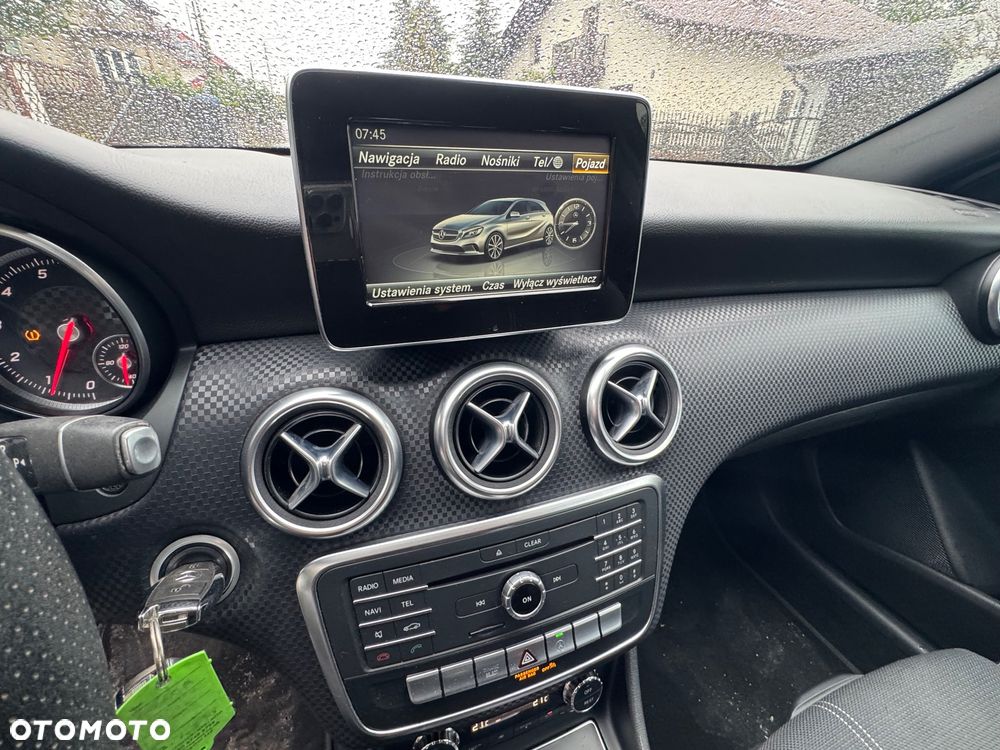 Mercedes-Benz Klasa A 180 7G-DCT AMG Line - 18