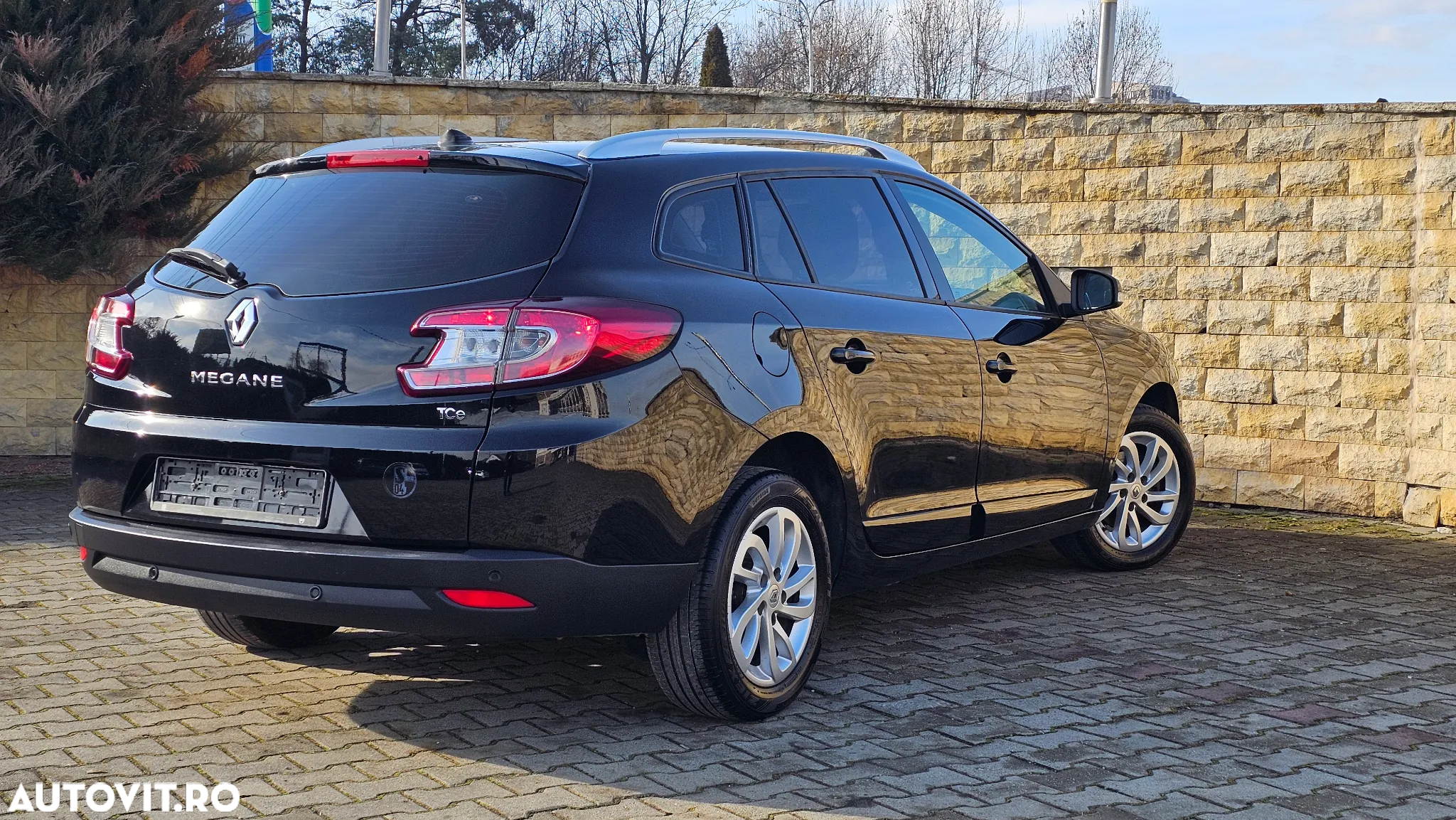 Renault Megane Grandtour ENERGY TCe 130 BOSE EDITION - 3