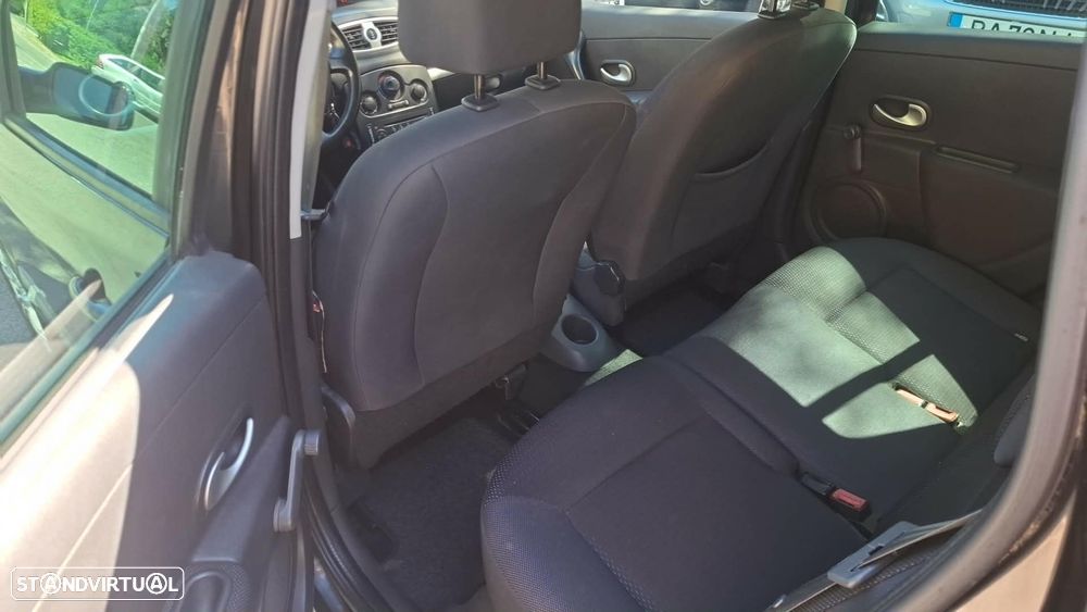 Renault Clio Sport Tourer - 11