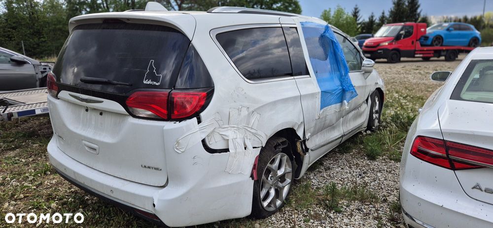 Chrysler Pacifica - 6
