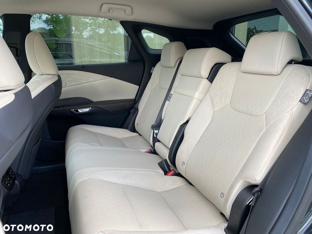 Lexus RX 450h+ Omotenashi - 7