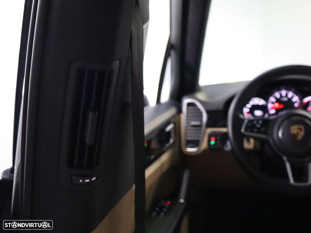 Porsche Cayenne Platinum Edition - 16