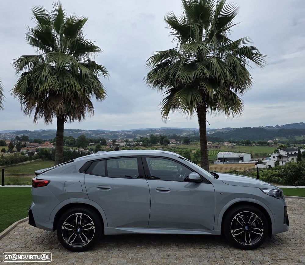 BMW iX2 eDrive20 Pack Desportivo M - 17