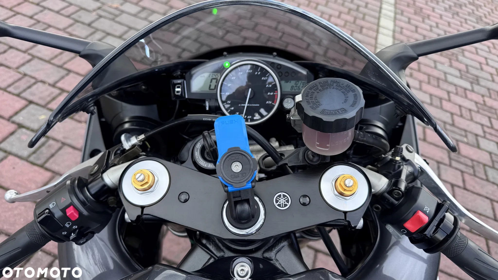 Yamaha R1 - 16