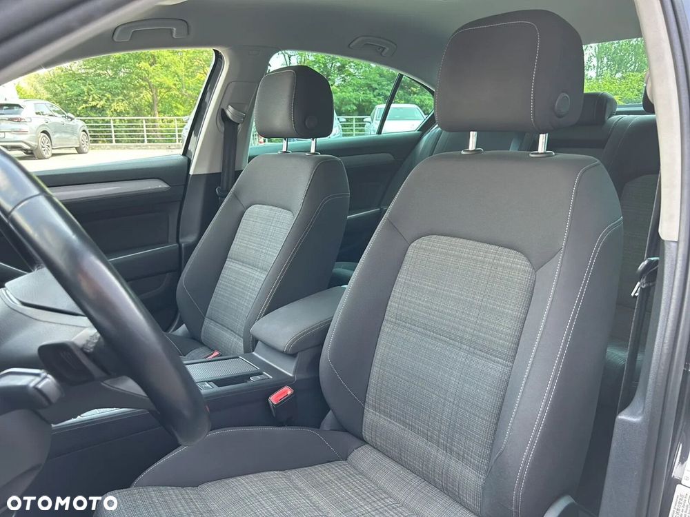 Volkswagen Passat 1.5 TSI EVO Business DSG - 9