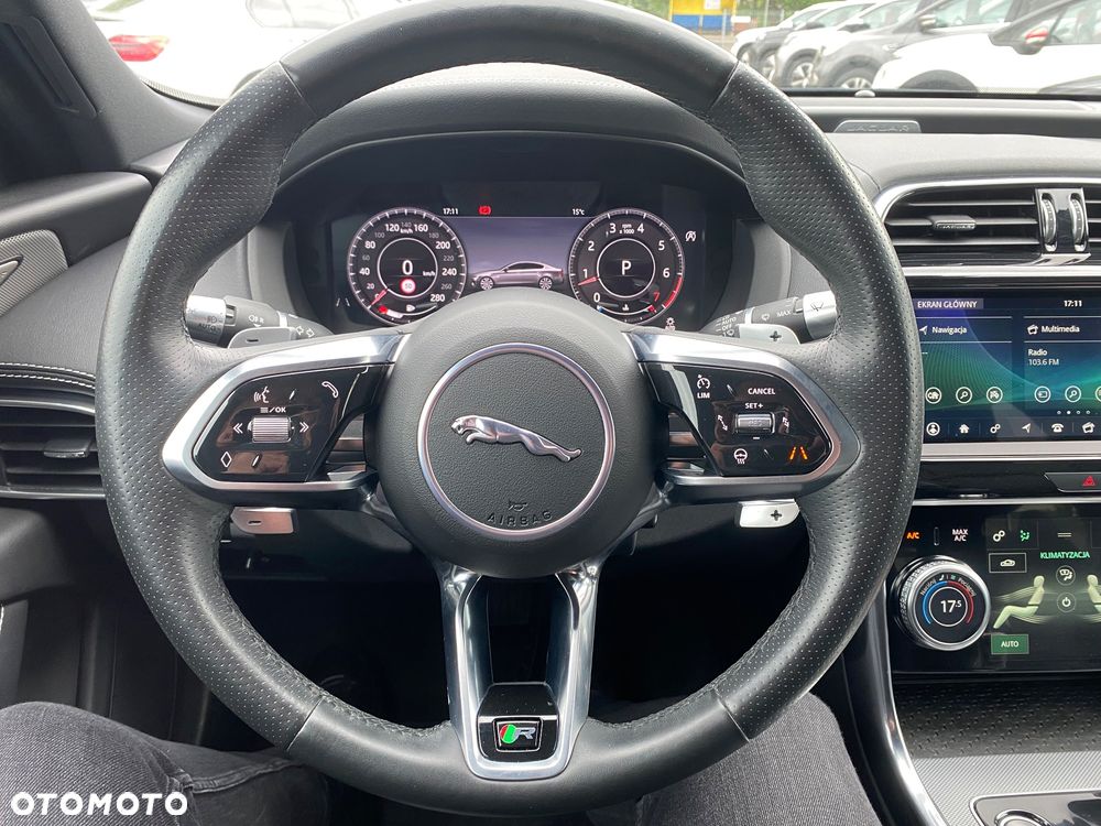 Jaguar XE P300 AWD R-Dynamic HSE - 5