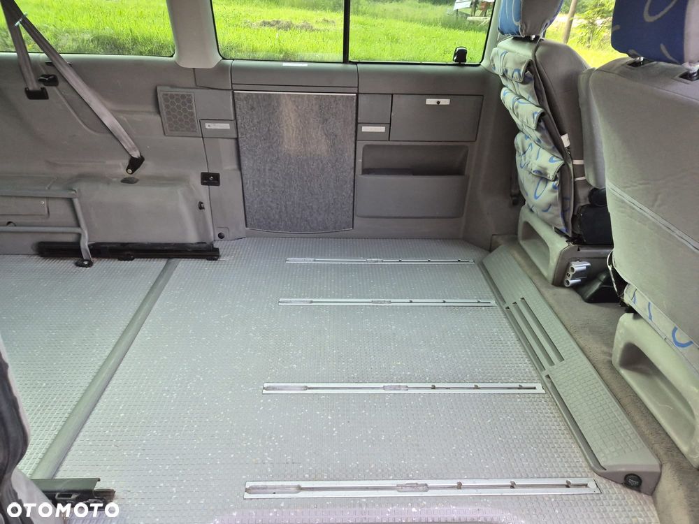 Volkswagen Multivan Standard - 10