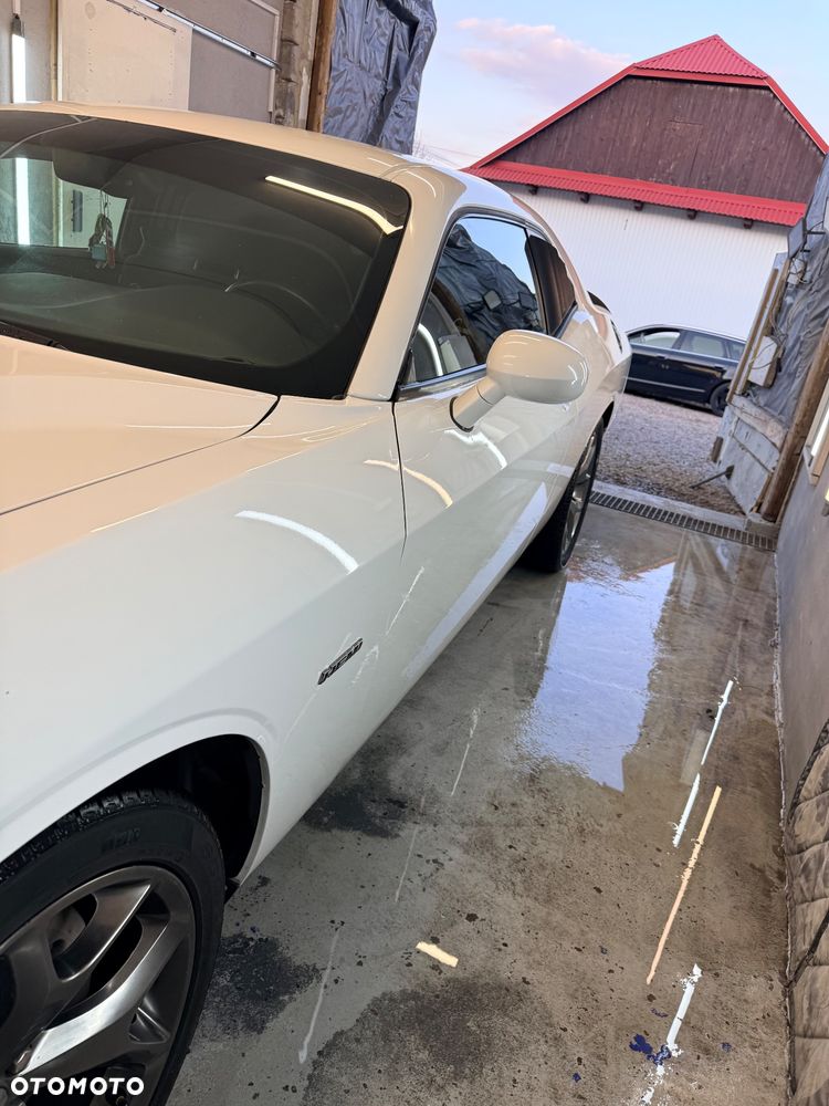 Dodge Challenger - 8