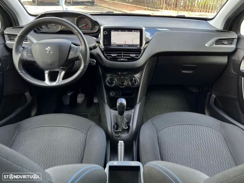Peugeot 208 1.2 PureTech Signature - 9