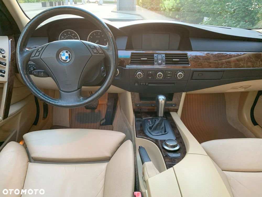 BMW Seria 5 530xi Touring - 14