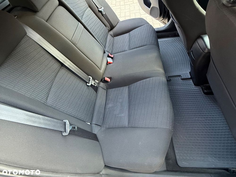Toyota Avensis 1.8 Luna - 10