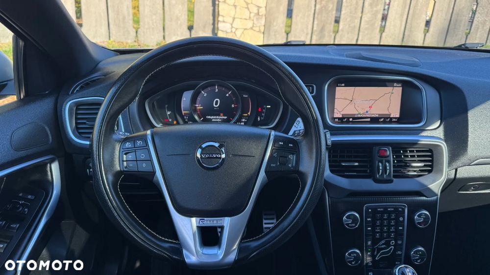 Volvo V40 D3 Geartronic RDesign - 25