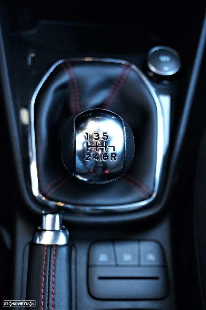 Ford Fiesta 1.0 EcoBoost MHEV ST-Line - 31