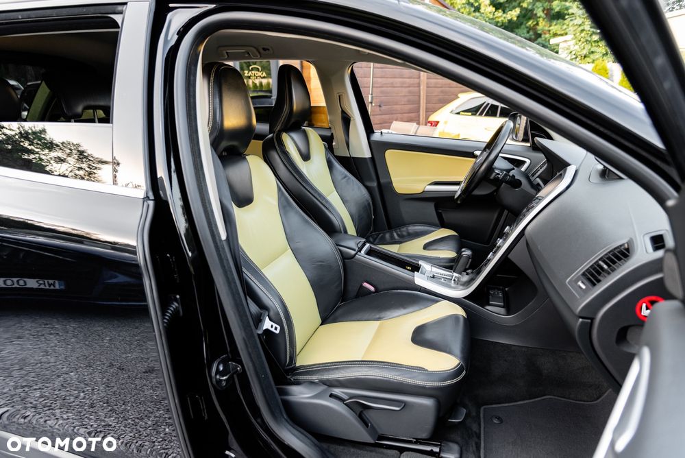 Volvo XC 60 D5 AWD - 26