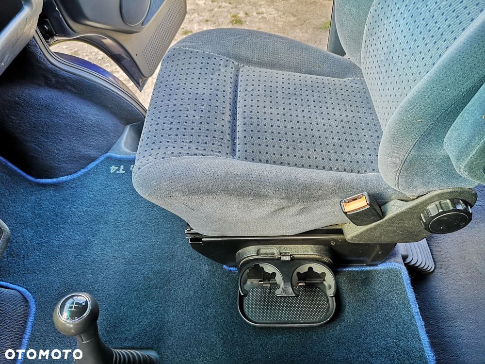 Volkswagen Caravelle - 22