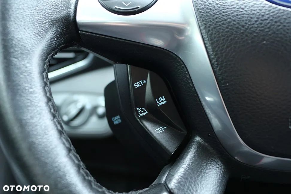 Ford Kuga 1.6 EcoBoost 2x4 Titanium - 25