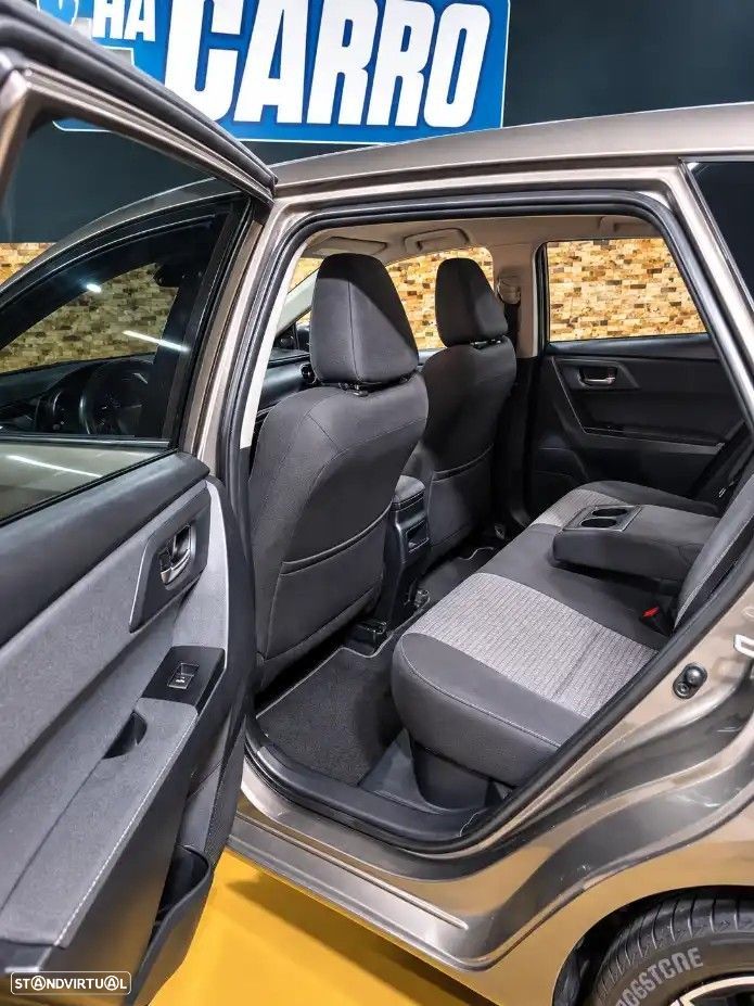 Toyota Auris 1.8 HSD Square Collection - 16